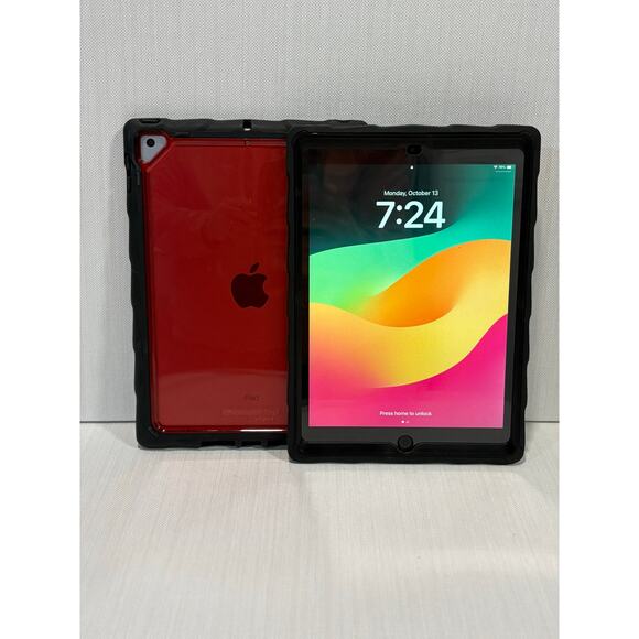 2 Apple iPad generation 6 32gb wifi grayscale tablets in cases Bundle - Picture 1 of 2